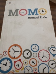 MOMO (en catalán) Image Cover