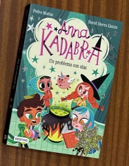 Anna Kadabra 2: Un problema con alas Image Cover